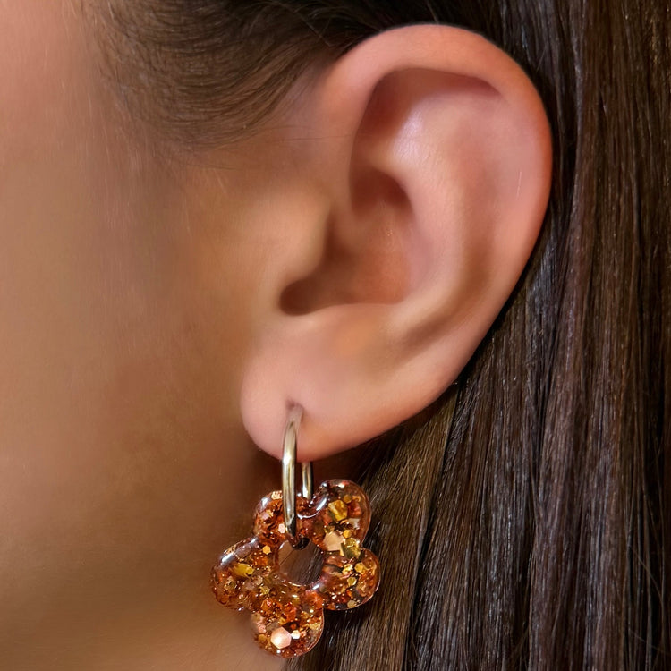 boucle oreille resine epoxy anneaux or argent paillettes pampille pendentif fleur flower personnalisable personnalise marion papillon geneve suisse anneau argent flower fleur rose gold