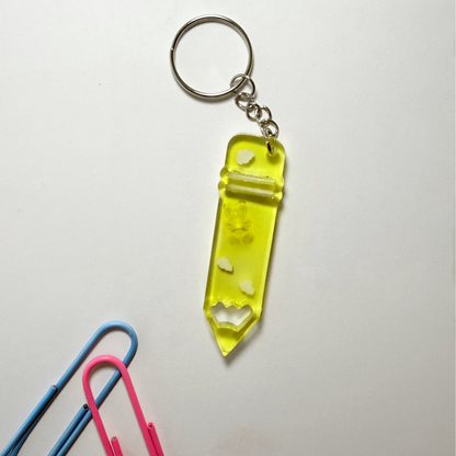 Porte-clés "crayon" en résine