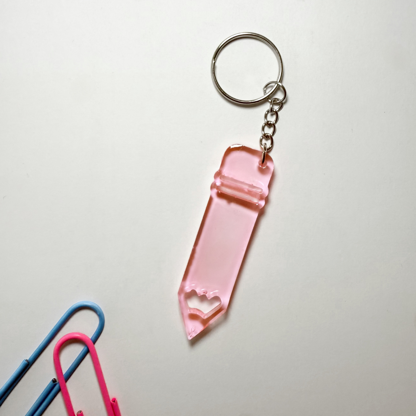Porte-clés "crayon" en résine