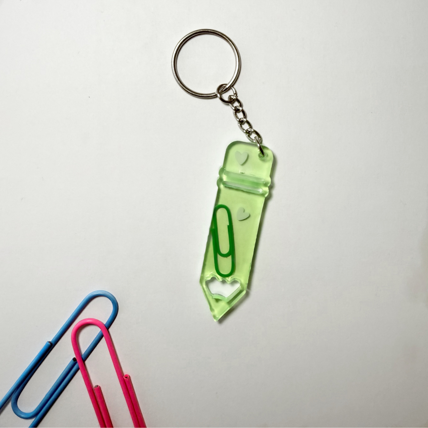 Porte-clés "crayon" en résine