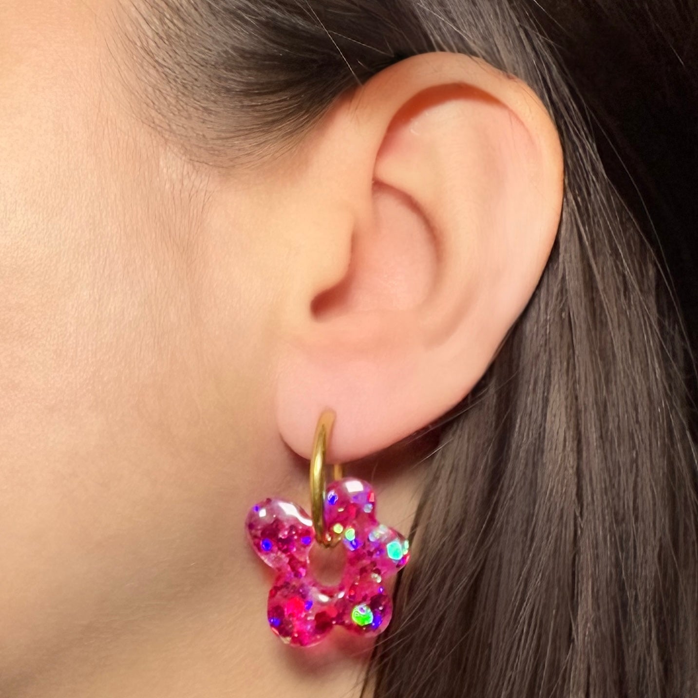 boucle oreille resine epoxy anneaux or argent paillettes pampille pendentif fleur flower personnalisable personnalise marion papillon geneve suisse 