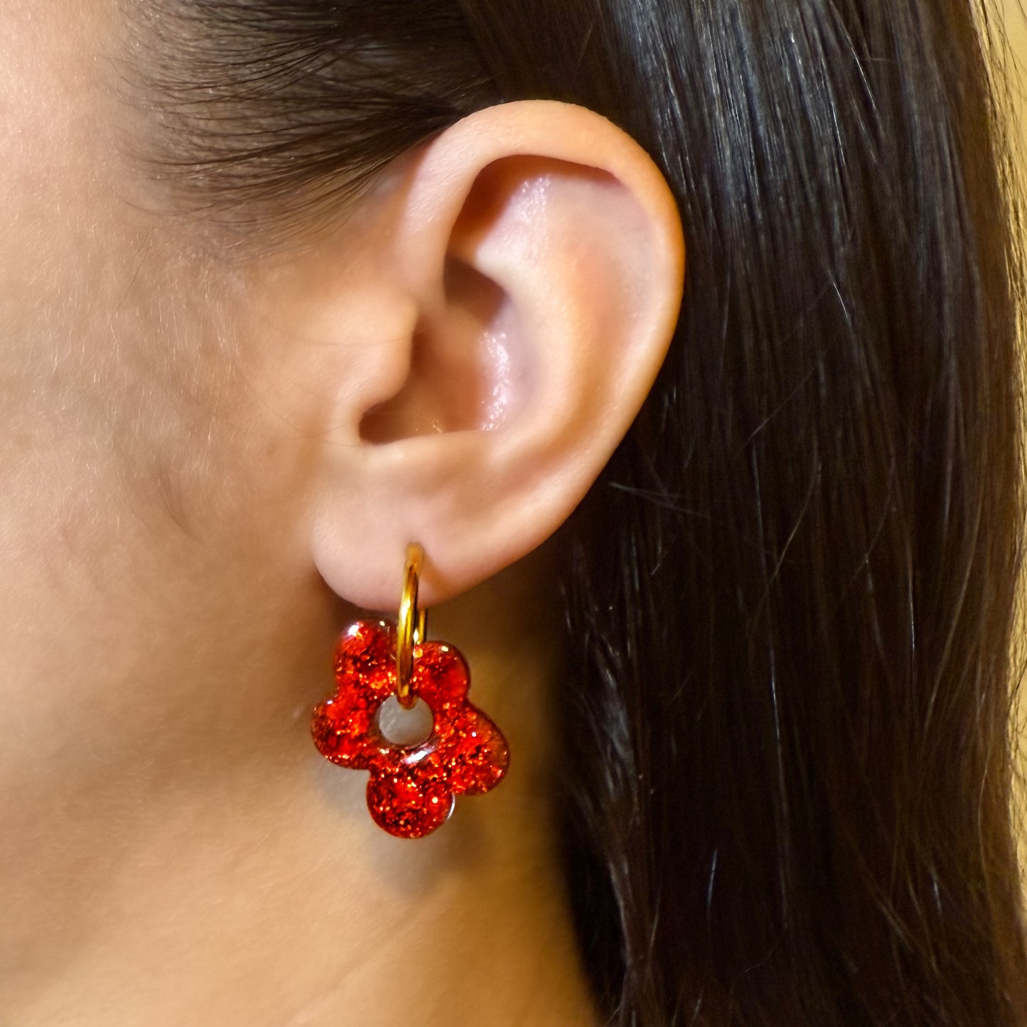 boucle oreille resine epoxy anneaux or argent paillettes pampille pendentif fleur flower personnalisable personnalise marion papillon geneve suisse 