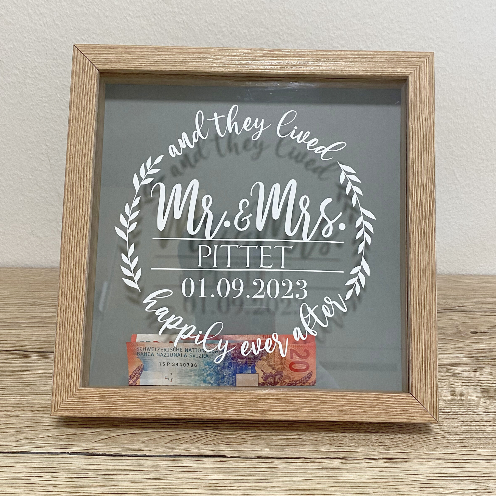 cadre tirelire personnalise personnalisable cadre bois blanc noir fait main mariage anniversaire voyage bébé projet marion papillon geneve suisse